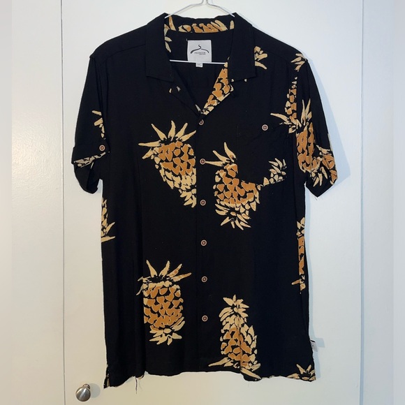 Soulstar Premium Other - Soulstar Premium Camp Collar Shirt Black and Gold Pineapple Pattern Small